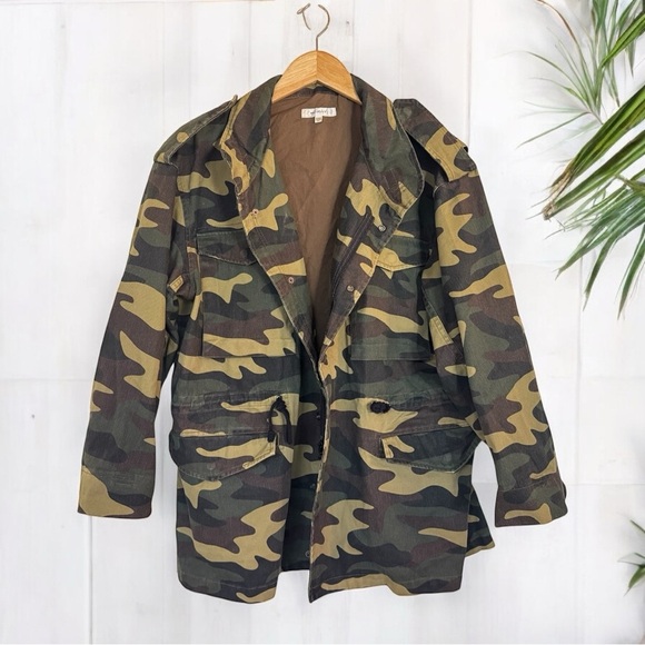 MOUSSY Thick Camo Utility Jacket with Hidden Hood - Size Free - Picture 3 of 11